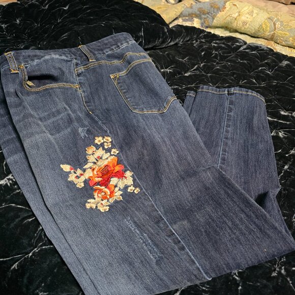 Chicos Ankle Jeans Embroidered Flowers Distressed Look, Boho - Picture 2 of 7